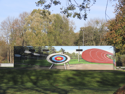 902773 Afbeelding van een recente muurschildering van Verfdokter (Robert-Jan Brink) op de zijkant van een gebouwtje ...